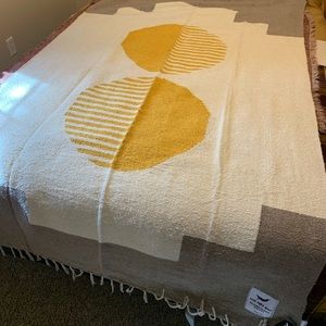 Trek light gear blanket NWT